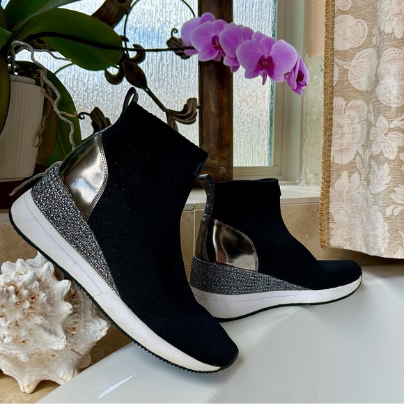 Michael Kors SKYLER Ionic Black Knit CRYSTAL WEDGE Sneakers size 8.5 - Picture 1 of 6